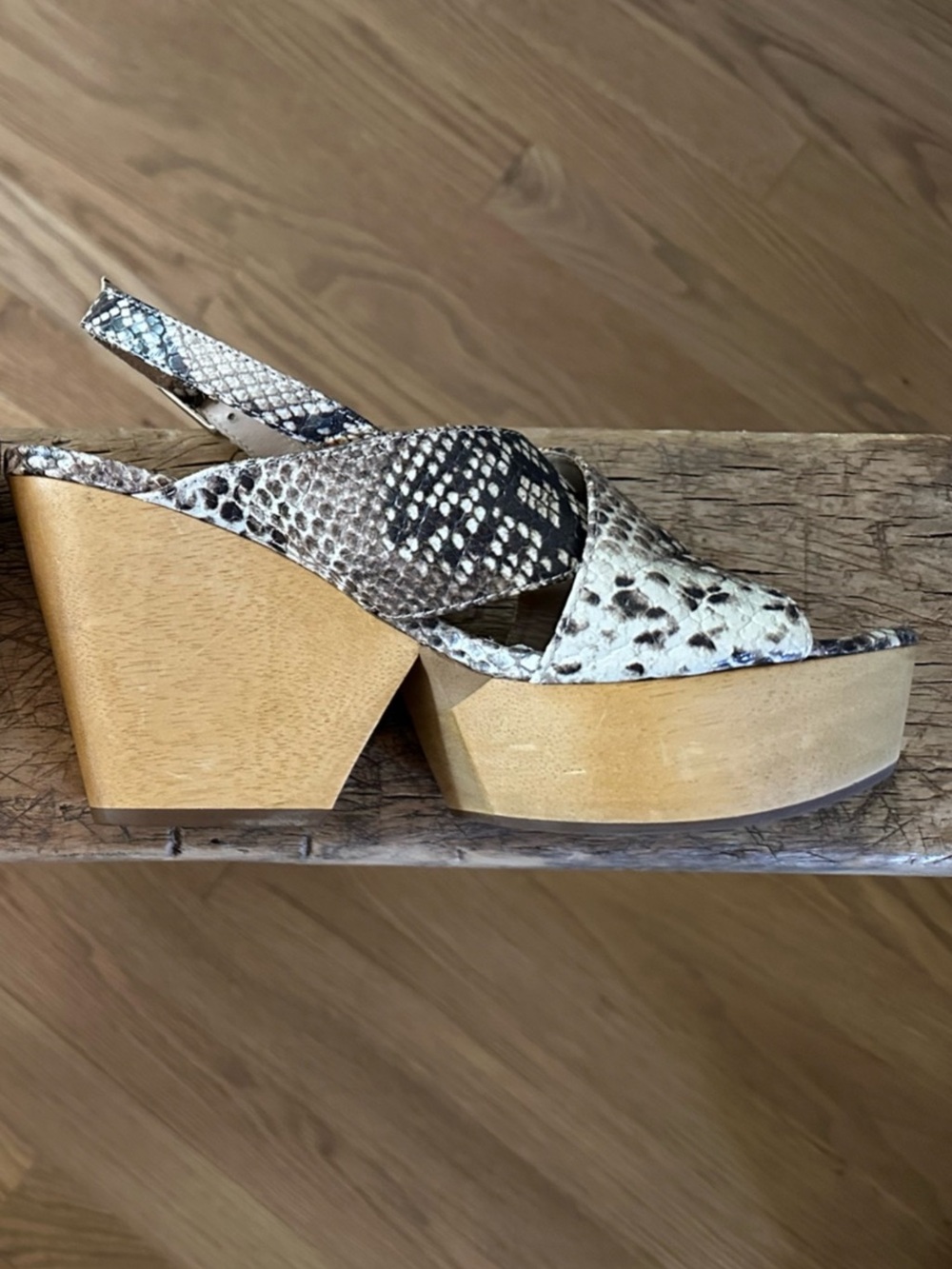 Diane von Furstenberg NWOT Snakeskin Wooden Platform Wedge Sandals Slingback